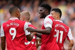 曼联28岁金球奖热门球员，身价暴跌沦为水货，足球生涯起伏路